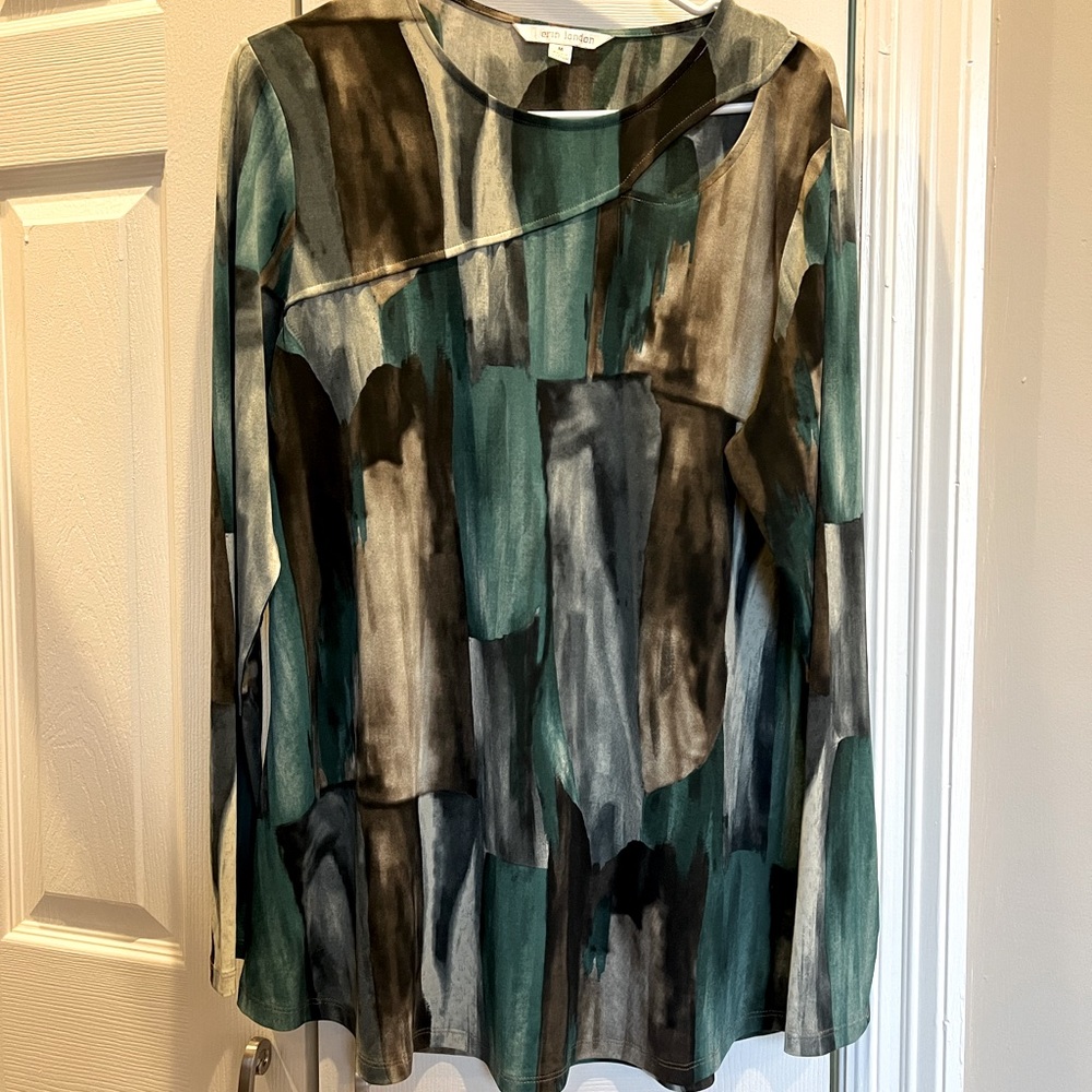 Merin London women’s medium long sleeve top.
